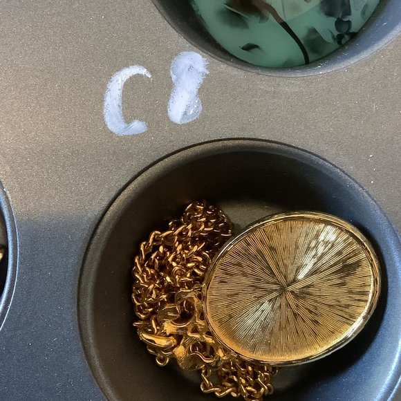 Vtg Gold Tone Engraved Tulip Floral Dainty Pendant Chain Necklace Victorian 27" - Picture 5 of 5